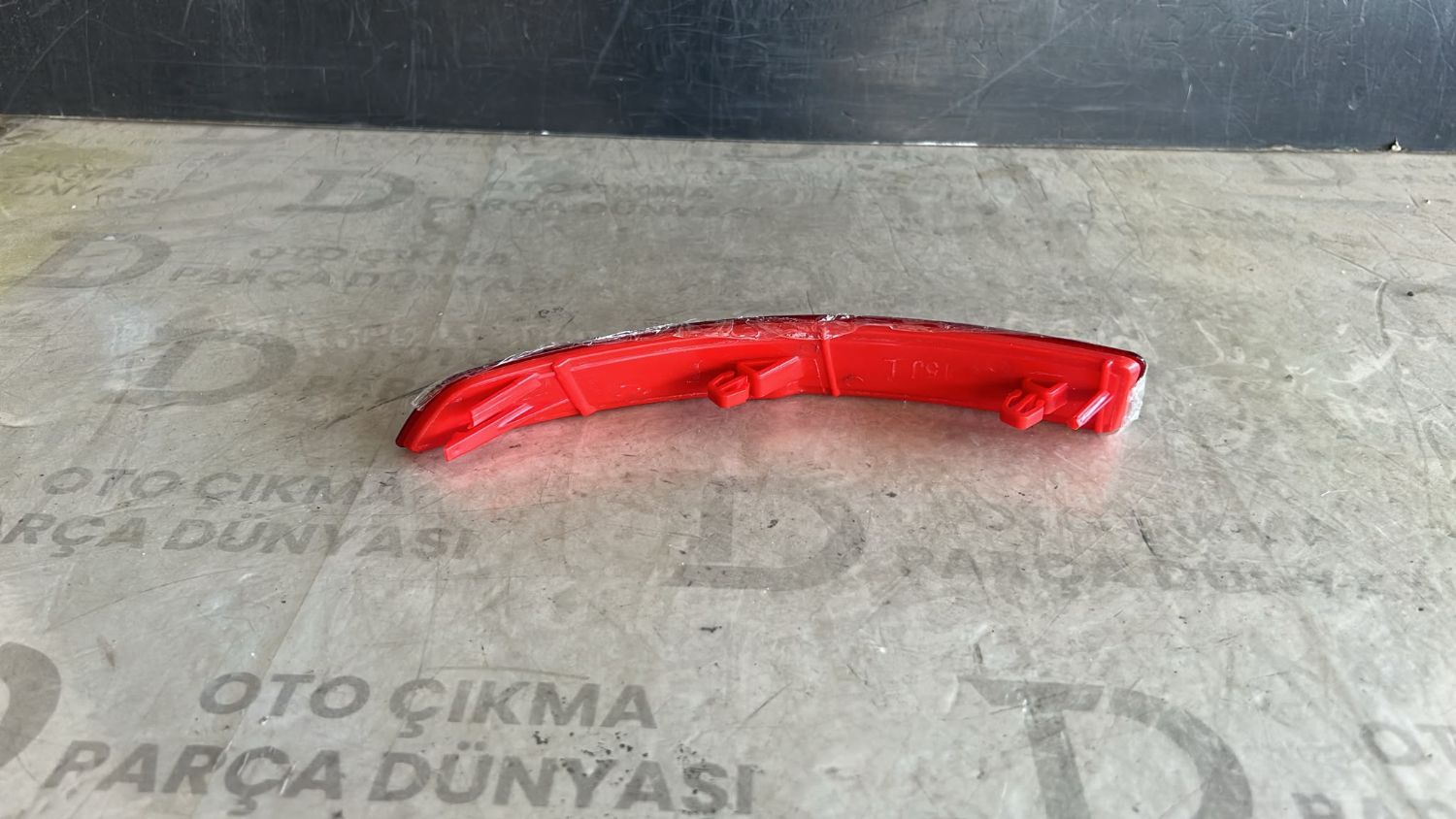 VOLKSWAGEN JETTA SOL ARKA TAMPON REFLEKT�R� 2015-2018 YEN� SIFIR